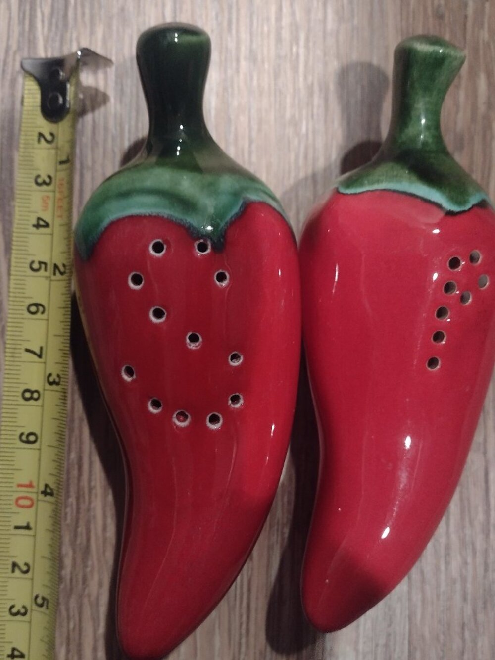 Vintage Peppers salt and pepper shakers